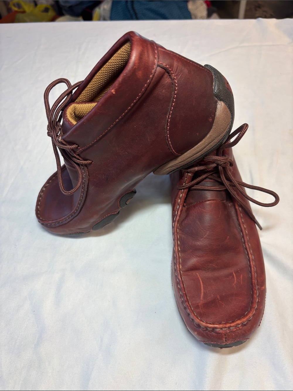 Twisted X Men’s Chukka Driving Mocs, Burgundy Leather finish, size 7.